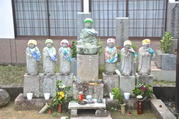 自性院墓地_8