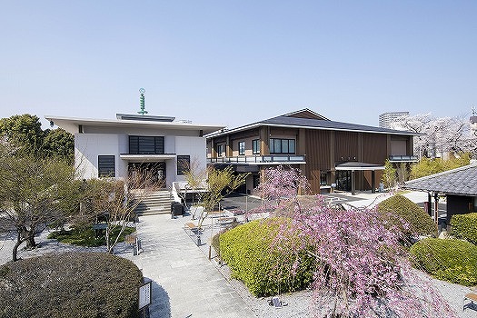 和風建築の自動搬送式納骨堂(上野さくら浄苑)