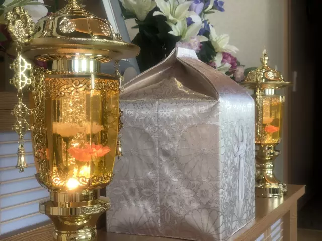 遺骨は納骨しないで家に置いていてもいい？納骨しない供養も紹介