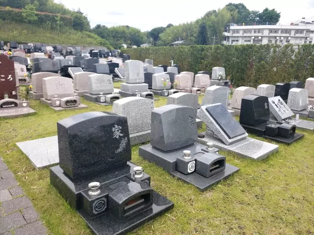完成墓地（洋型）Complete Cemetery Western style｜供養と墓石