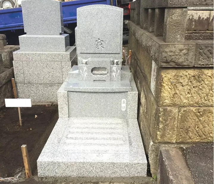 墓石工事の事例-コンパクトな洋型墓石