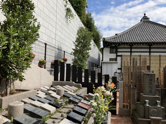 外苑こもれびの杜　樹木葬・永代供養墓